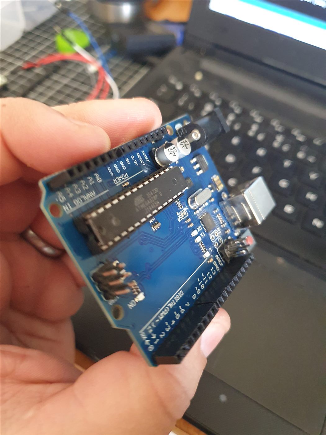 Arduino Uno usado no projeto, com os pinos digitais visíveis